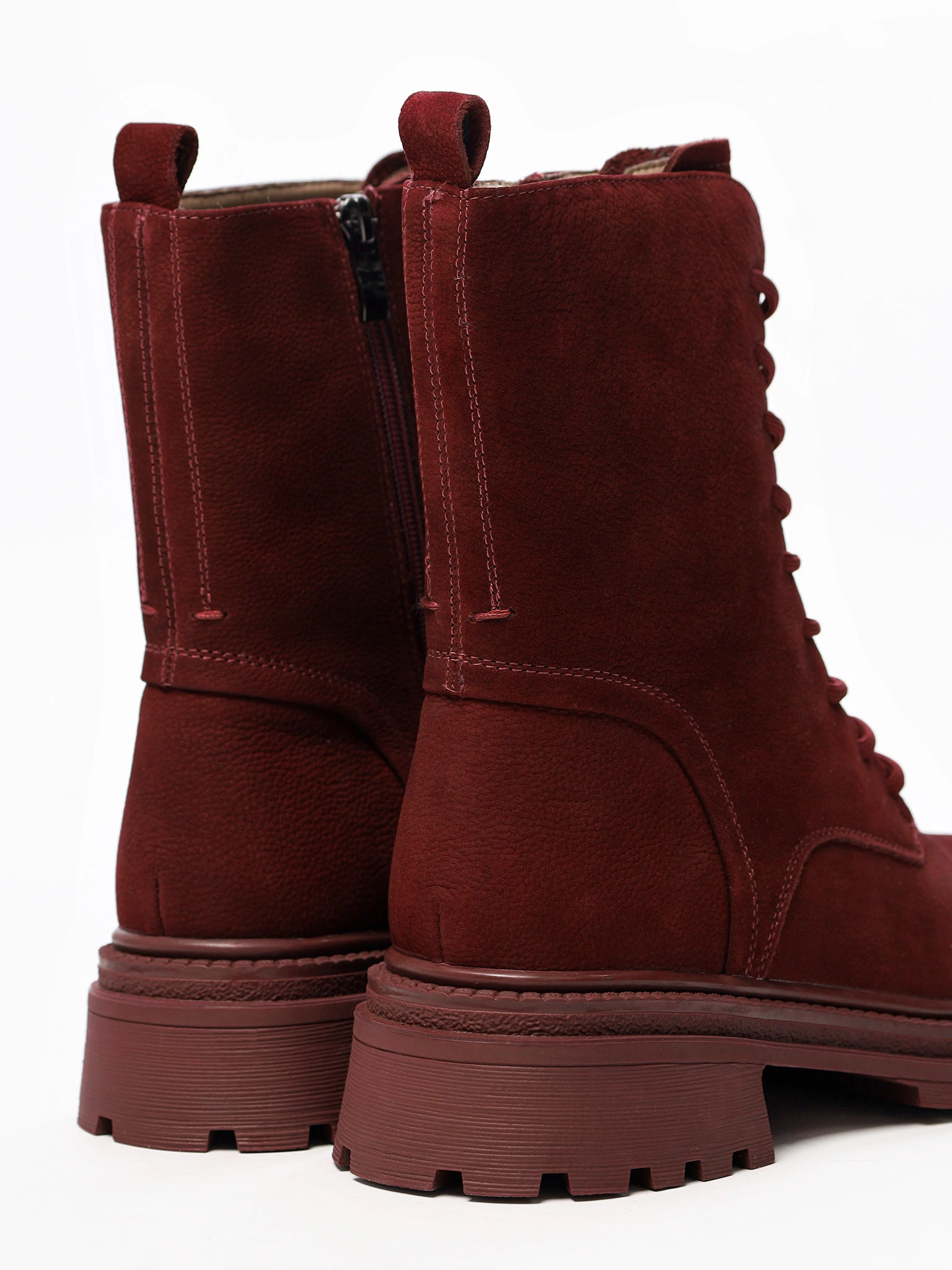 Ботинки бордового цвета на рльефной подошве